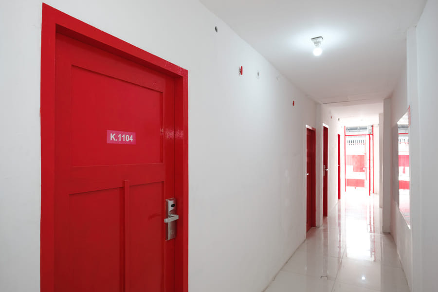 RedDoorz near RSUD dr. Soewandhie 2