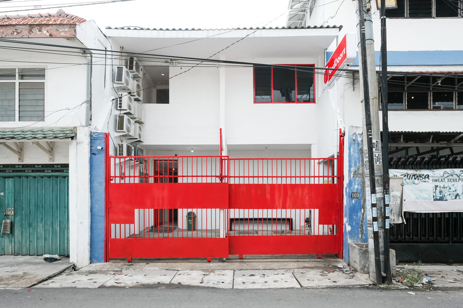 RedDoorz near RSUD dr. Soewandhie 2