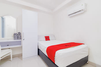 RedDoorz near Jakarta International Velodrome