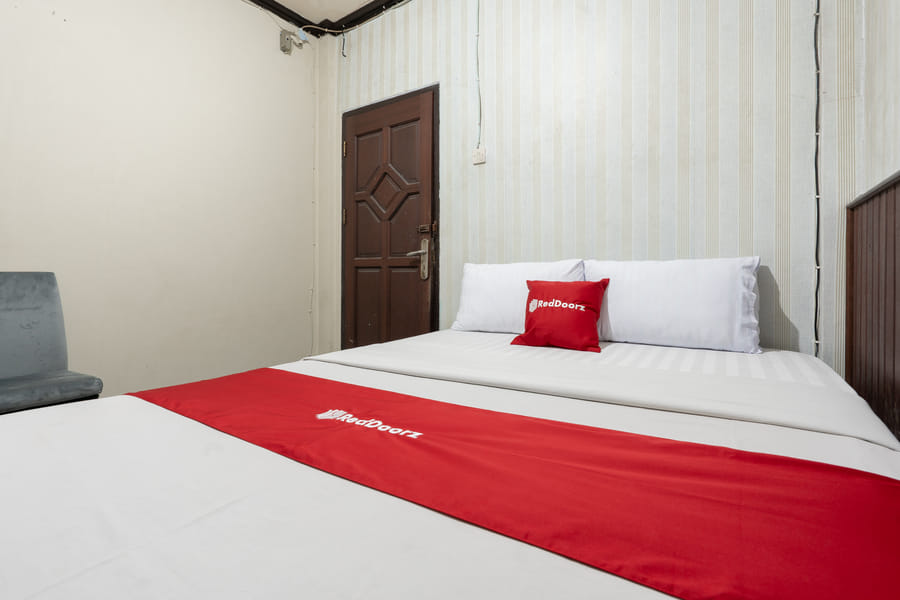 RedDoorz Syariah near Pasar Pagi Samarinda