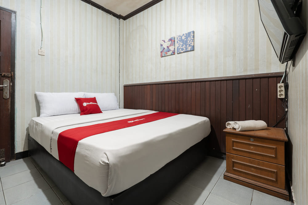RedDoorz Deluxe Room