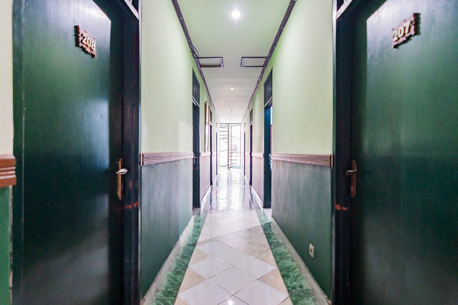 RedDoorz Syariah near Pasar Pagi Samarinda
