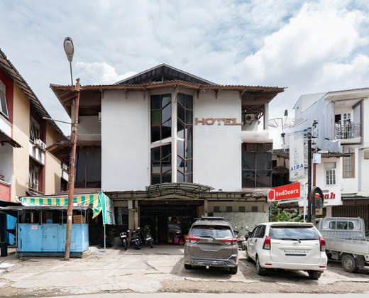 RedDoorz Syariah near Pasar Pagi Samarinda