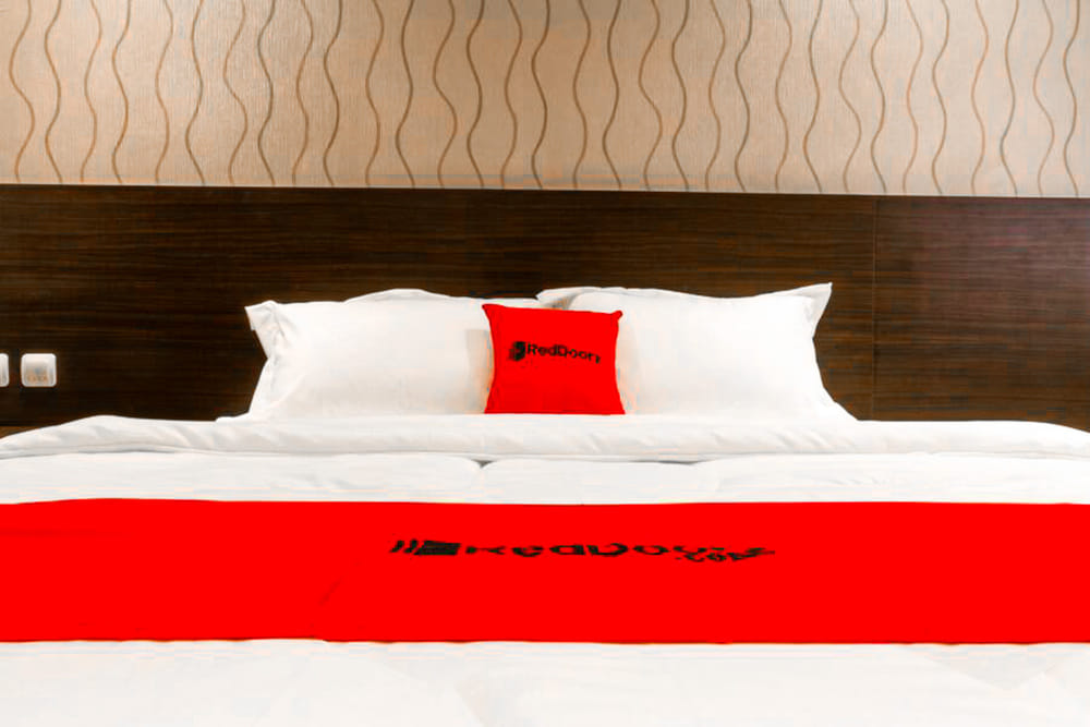 RedDoorz Deluxe Room