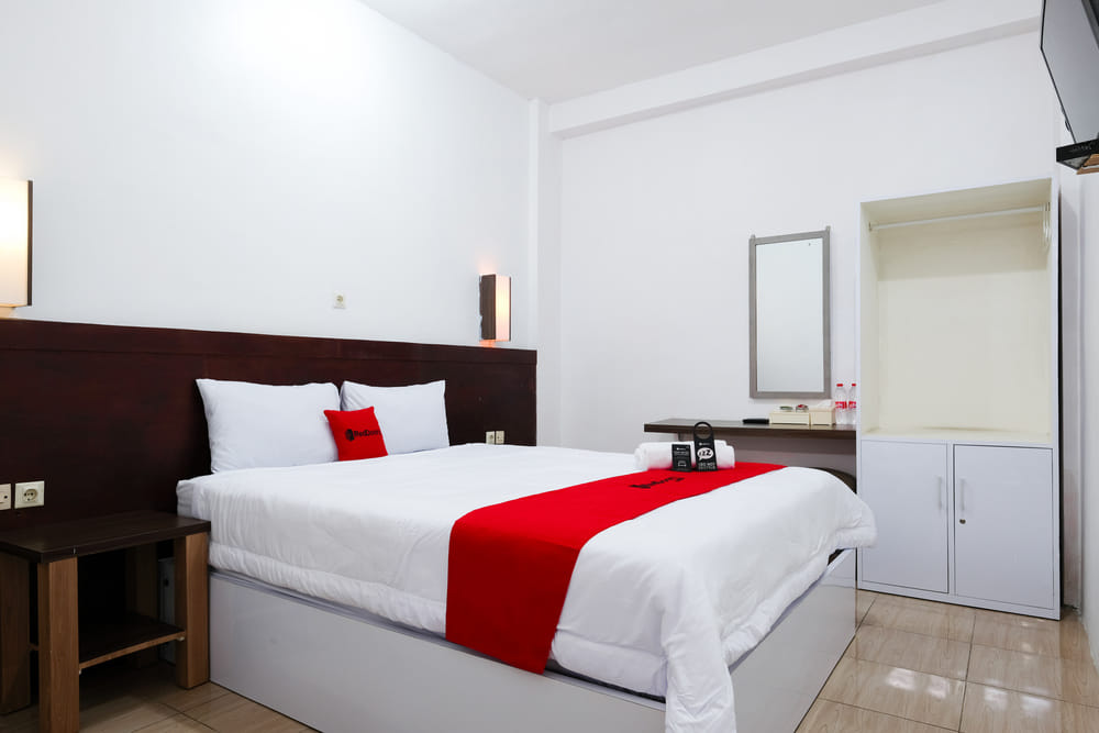 RedDoorz Superior Room
