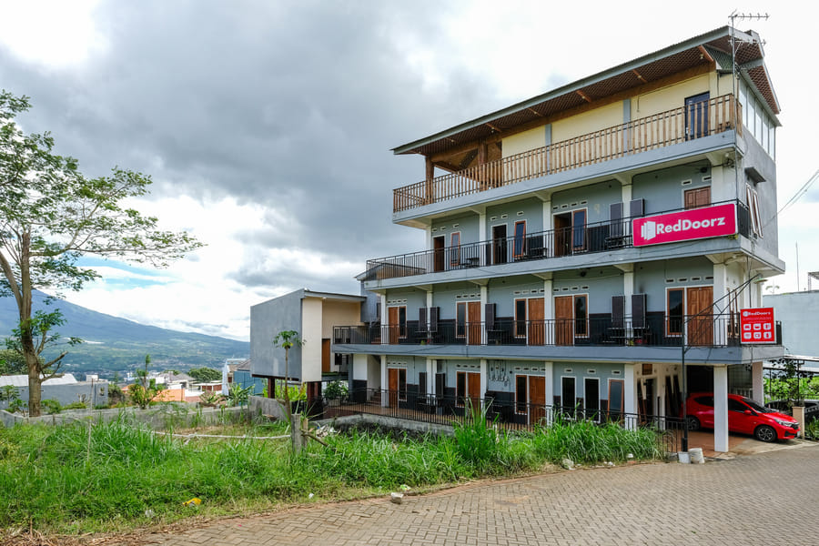 RedDoorz @ Omahku Guest House Batu