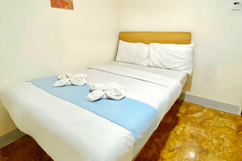 RedDoorz @ Urban Hotel