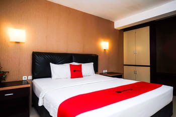 RedDoorz Plus @ Grand Populer Hotel Makassar
