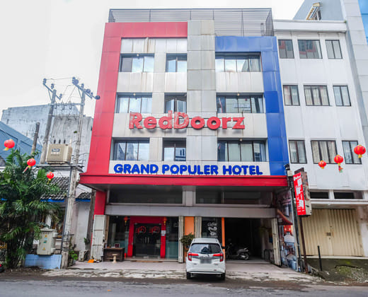 RedDoorz Plus @ Grand Populer Hotel Makassar