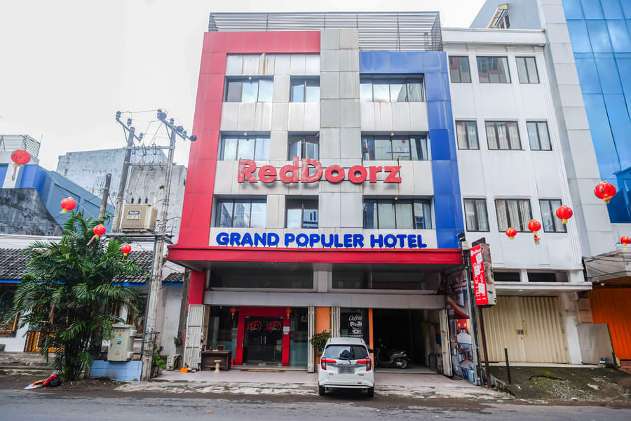 RedDoorz Plus @ Grand Populer Hotel Makassar