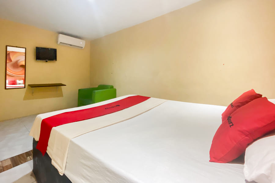 RedDoorz @ Hotel Warna Palopo