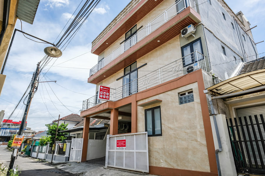 RedDoorz near Malang Creative Center