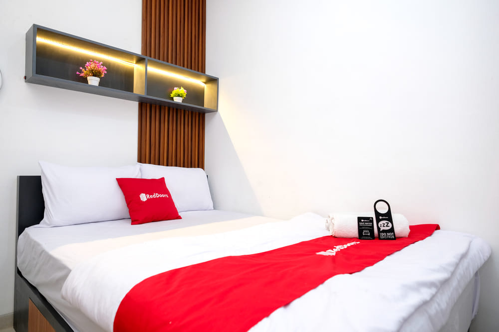RedDoorz Deluxe Room