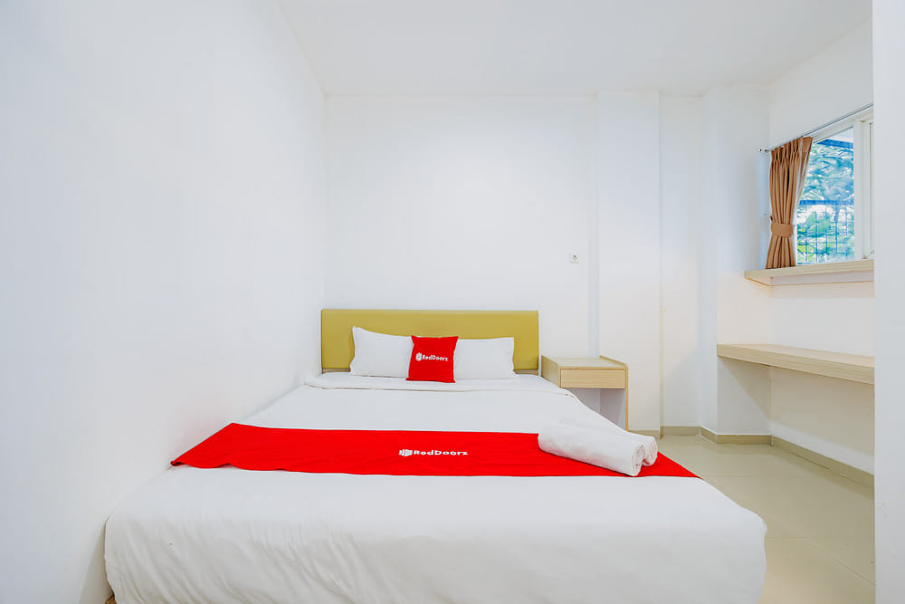 RedDoorz Deluxe Room