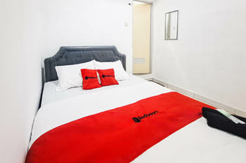 RedDoorz @ Etnik Guest House