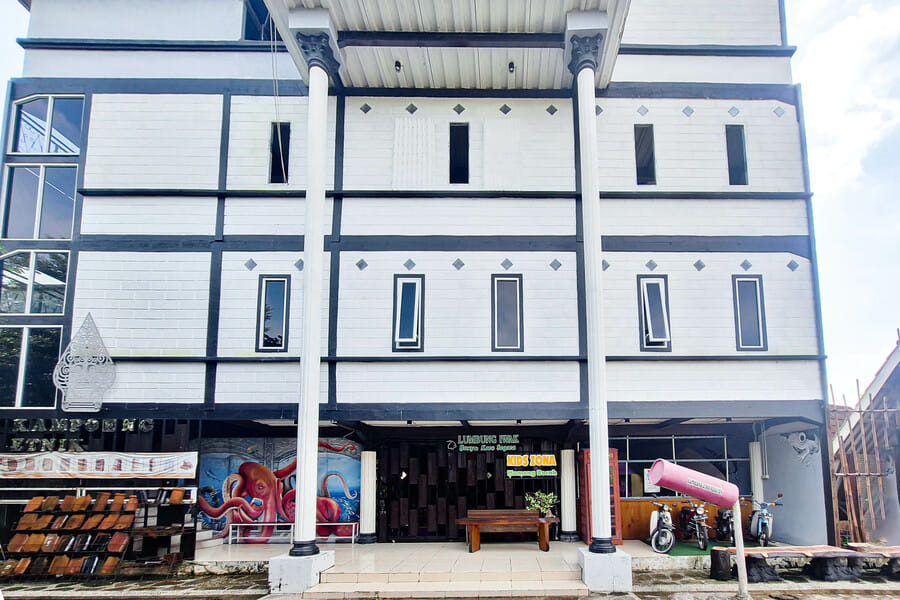 RedDoorz @ Etnik Guest House