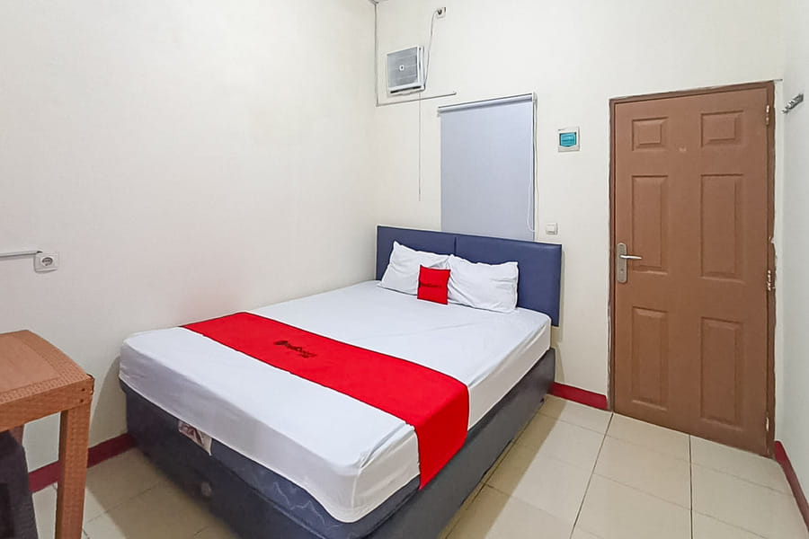 RedDoorz near Stasiun Rawa Buntu