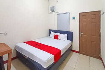 RedDoorz near Stasiun Rawa Buntu