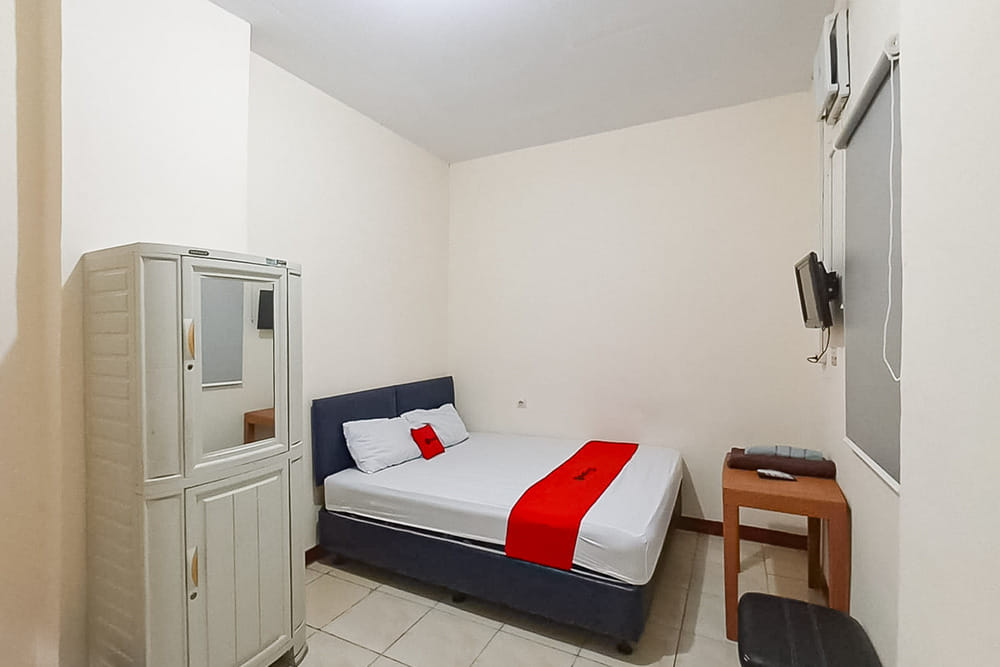RedDoorz Deluxe Room