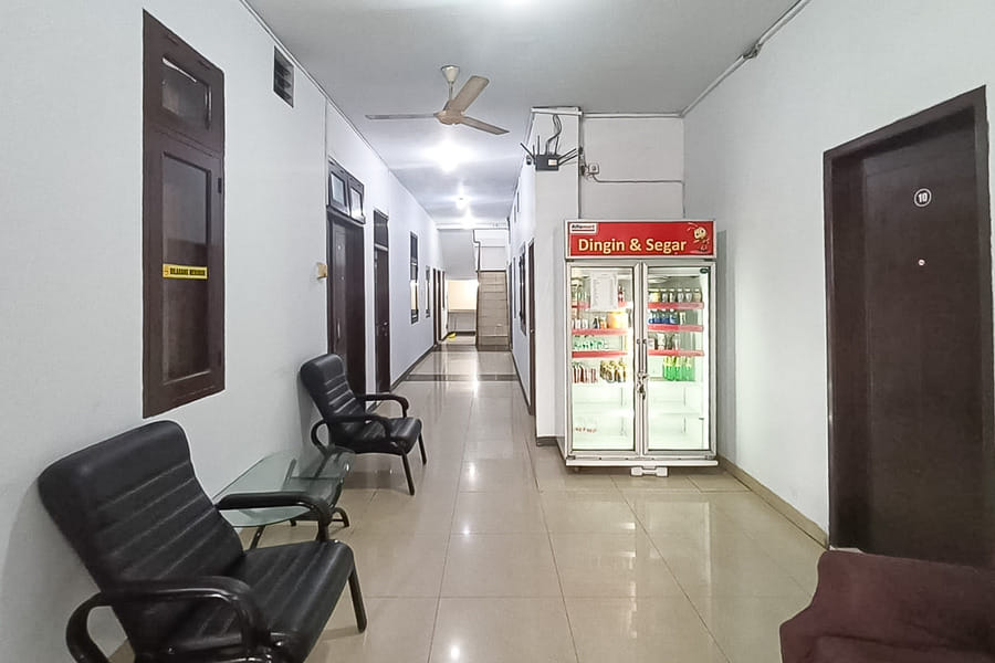 RedDoorz near Stasiun Rawa Buntu