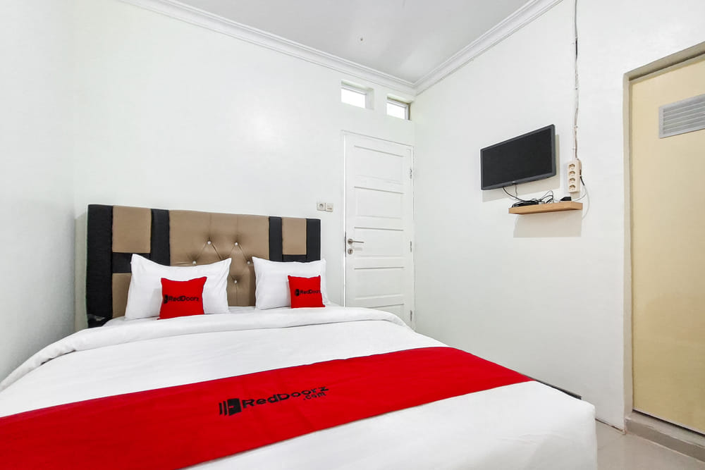 RedDoorz Room