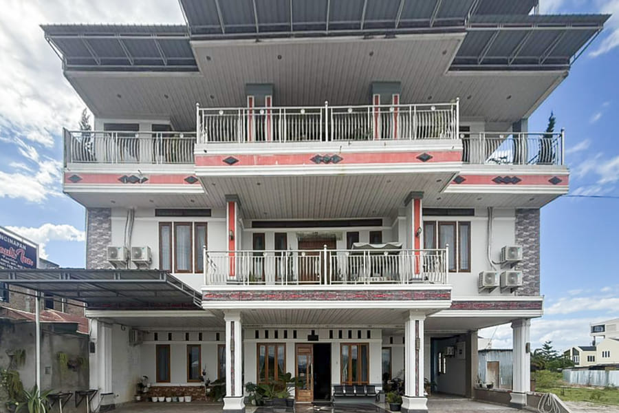 RedDoorz near Pantai Lumban Bul Bul Balige Toba