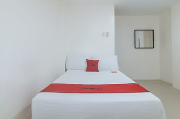 RedDoorz @ FCCG GoldMoon Boutique Hotel