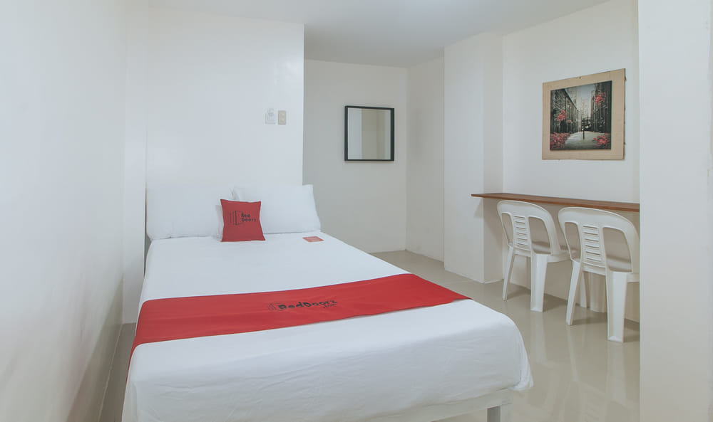 RedDoorz Room