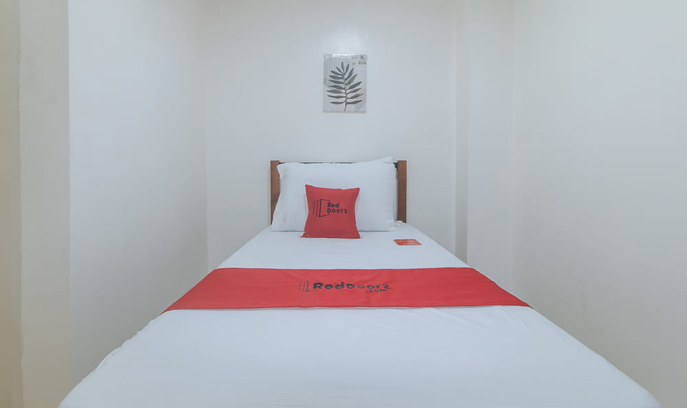 RedDoorz Single Room