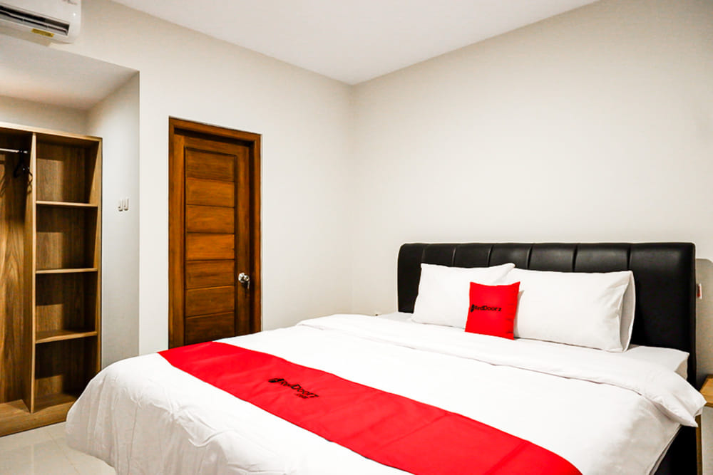 RedDoorz Deluxe Room