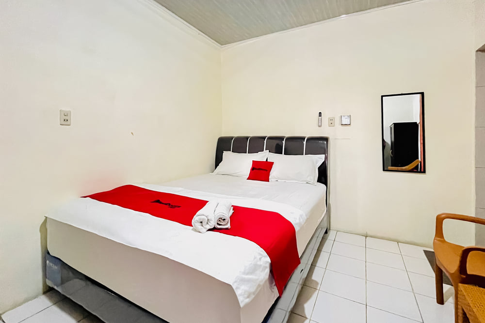RedDoorz Room