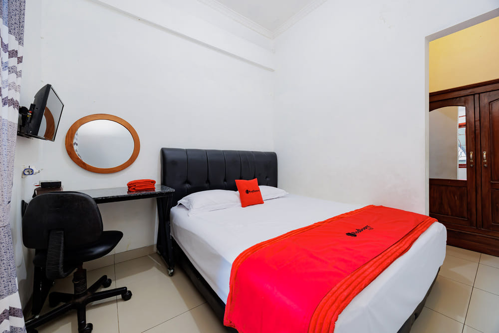 RedDoorz Deluxe Room