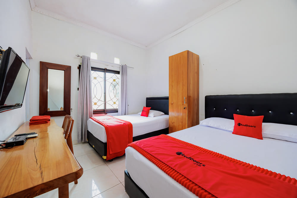 RedDoorz Triple Room