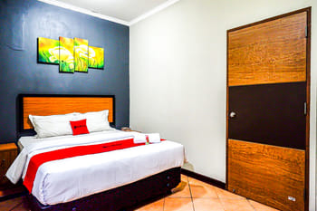 RedDoorz Plus near Amplaz Yogyakarta