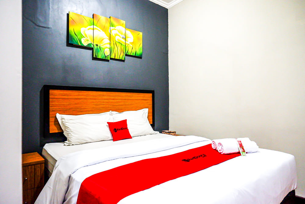 RedDoorz Superior Room