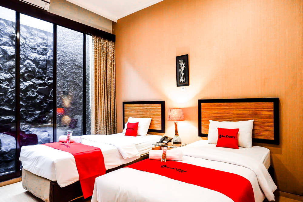 RedDoorz Superior Twin Room