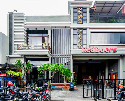 RedDoorz Plus near Amplaz Yogyakarta
