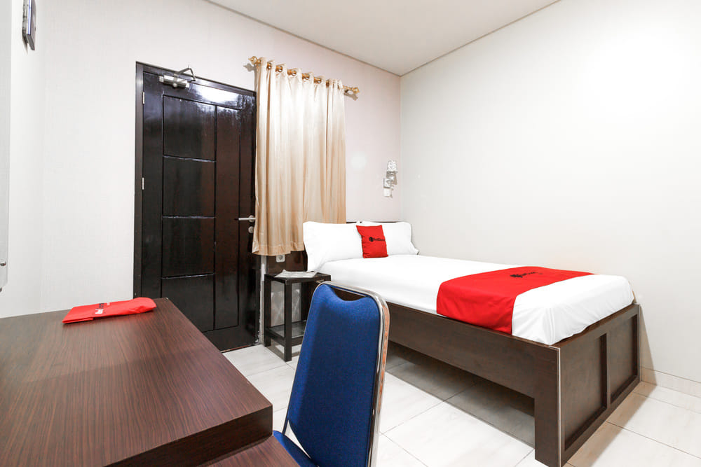 RedDoorz Room