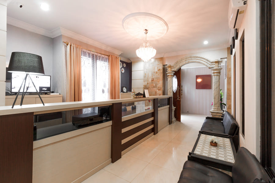 RedDoorz Plus near Pantai Malalayang Manado