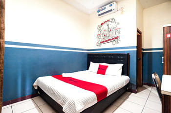 RedDoorz Plus near Universitas Indonesia