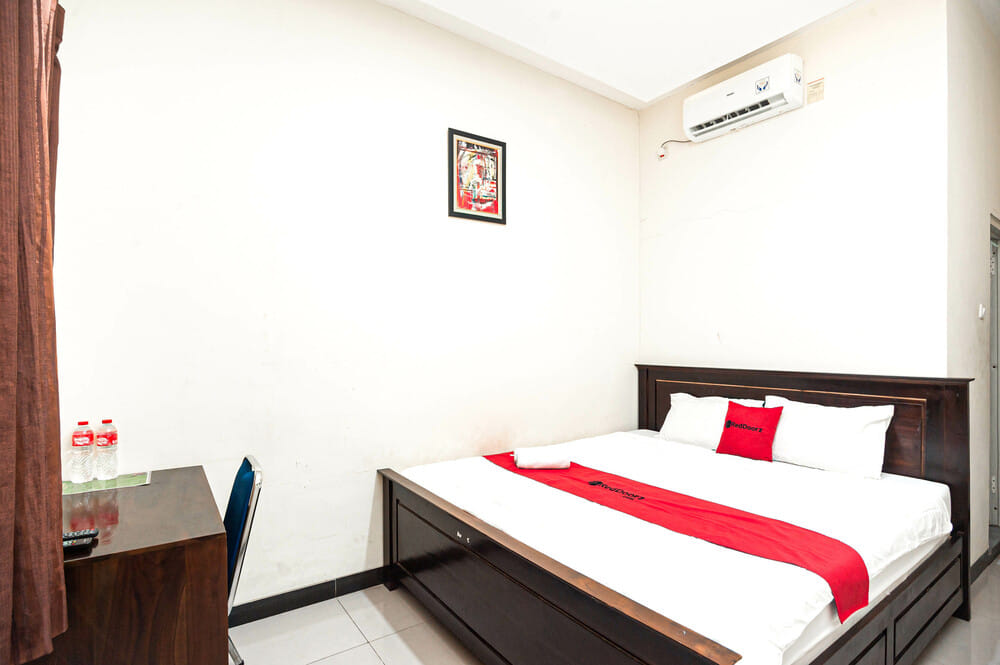 RedDoorz Room