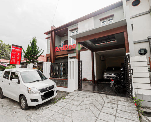 RedDoorz Syariah near Jam Gadang Bukit tinggi 2