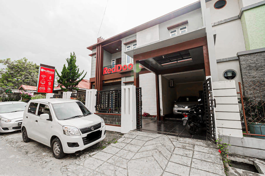RedDoorz Syariah near Jam Gadang Bukit tinggi 2