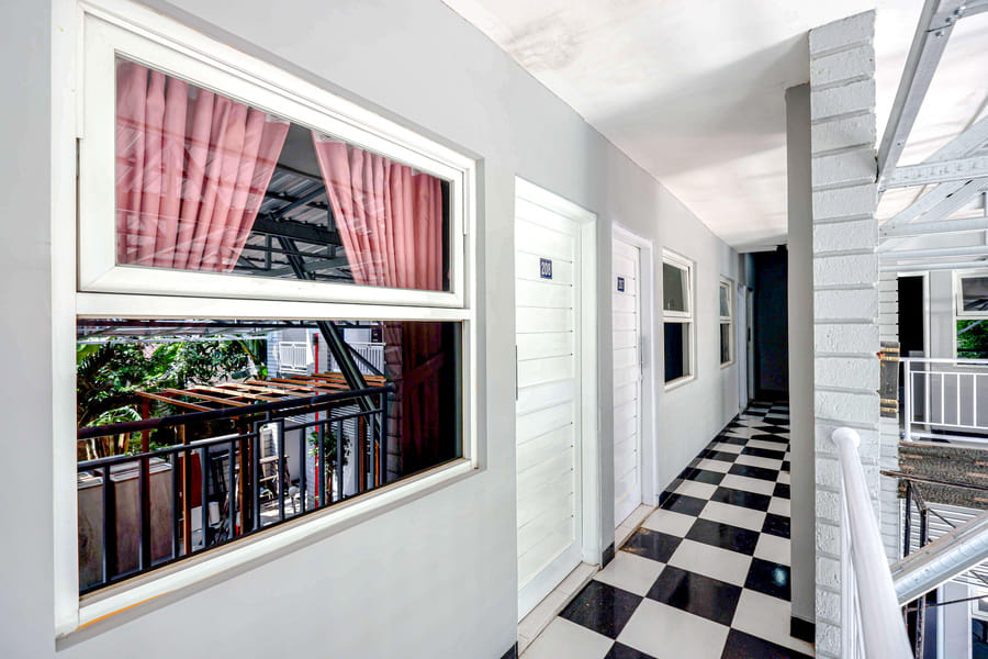 RedDoorz near Solo Square 3