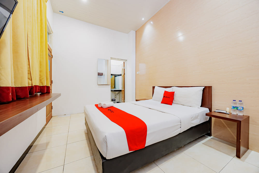 RedDoorz Deluxe Room