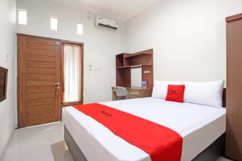 RedDoorz near Hartono Mall 3 