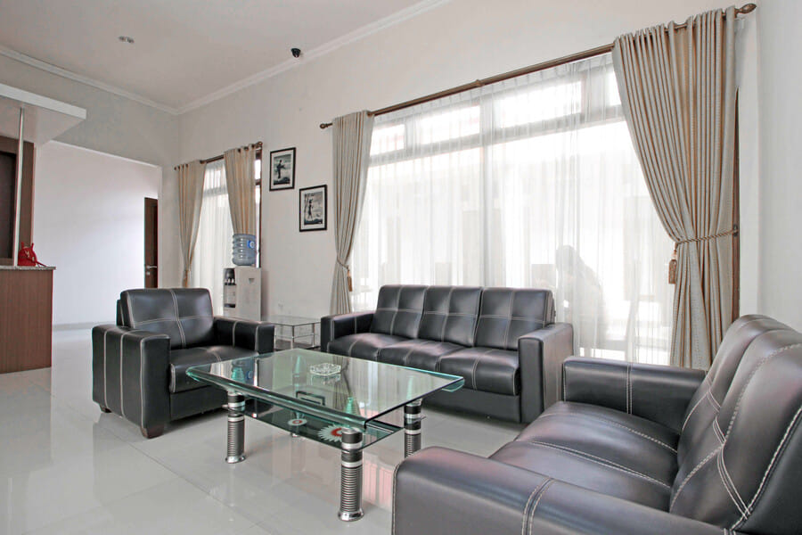 RedDoorz near Hartono Mall 3 