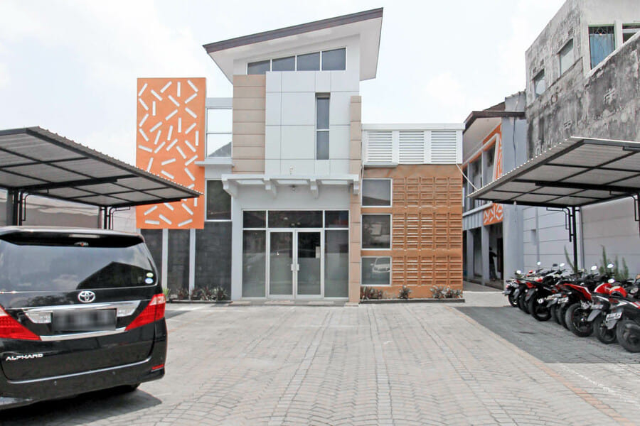 RedDoorz near Hartono Mall 3 