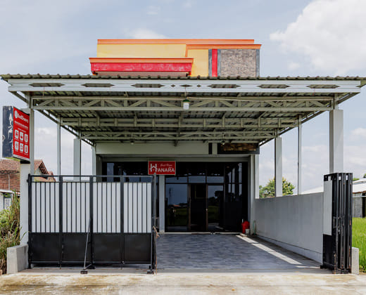 RedDoorz Near Dr Oen Solo Baru Hospital