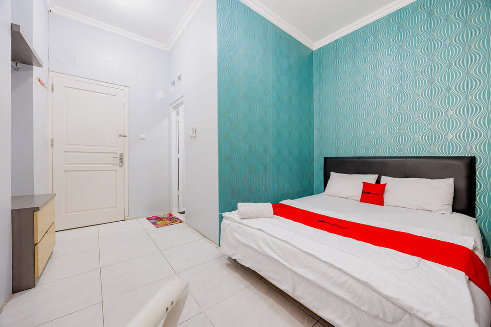RedDoorz Room